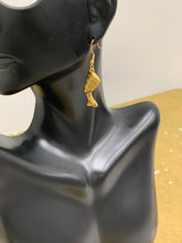 Load image into Gallery viewer, &quot;Queen Nef&quot; Earrings
